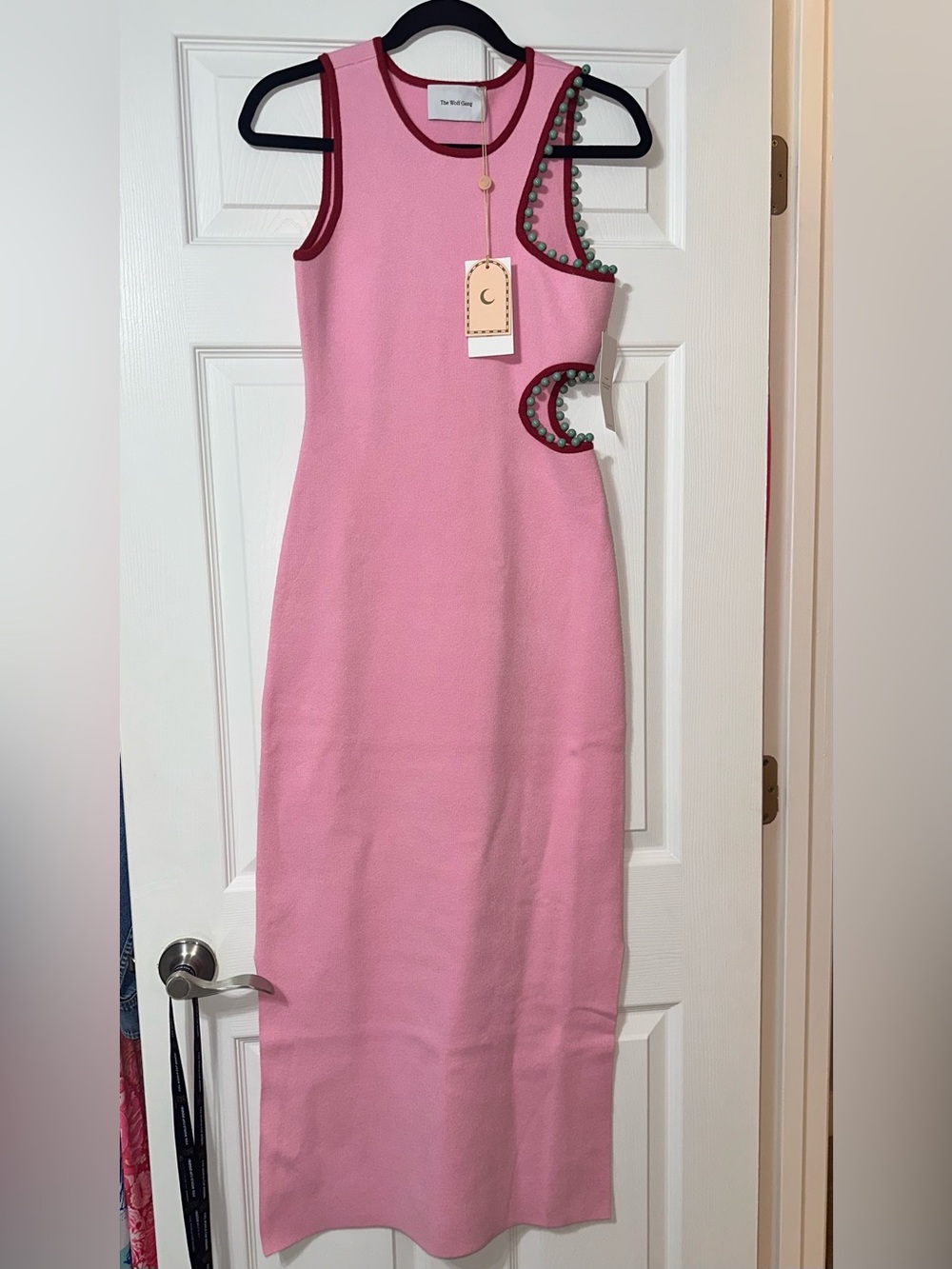 🆕 Pink Sleeveless Midi Dress with Decorative Cutouts - Unbranded 🆕